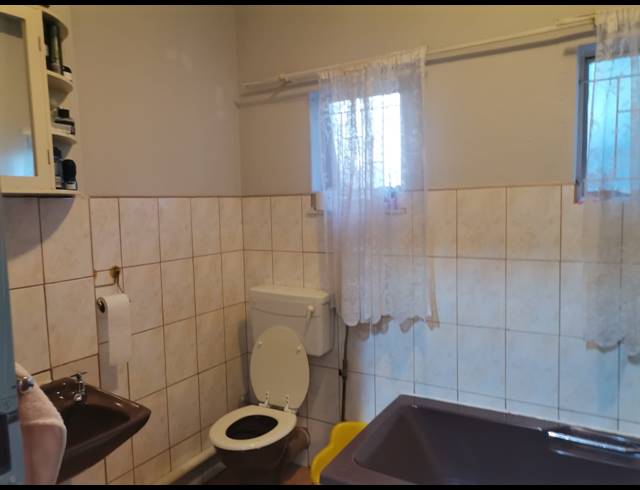 6 BEDROOM HOUSE FOR SALE IN OOS EINDE